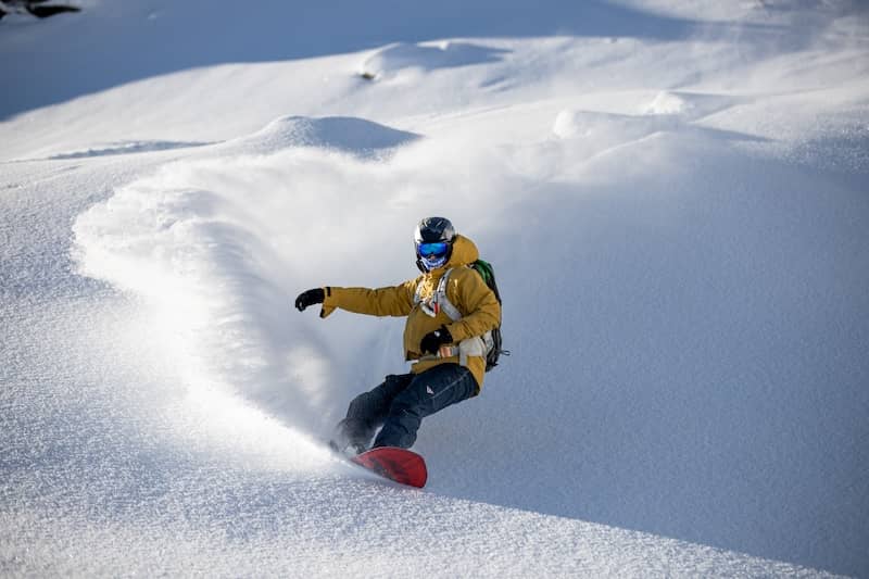 raphael snowboard meribel